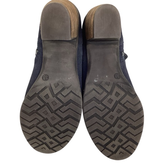 Taos Standout Suede Embossed Boot Black - Picture 12 of 13